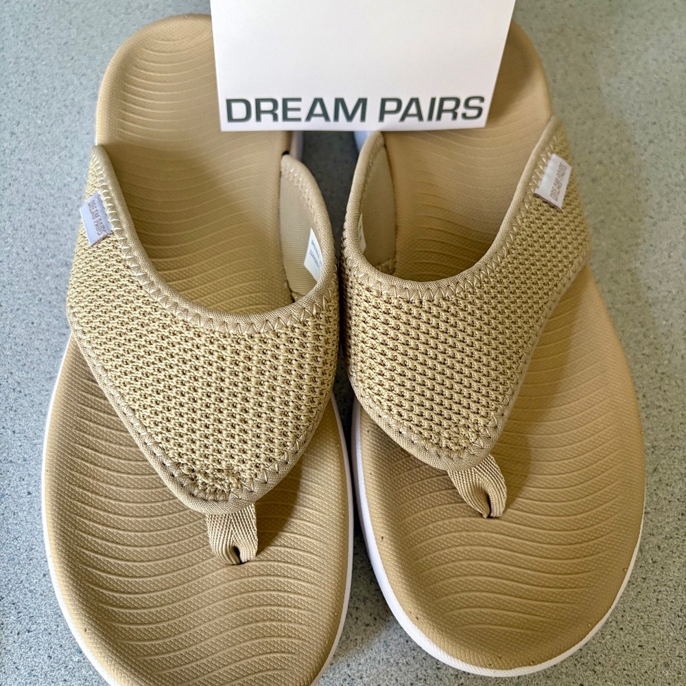 DREAM PAIRS Women's Flip Flop Slippers Size 8 Beige New w/ Box Comfy Sandals